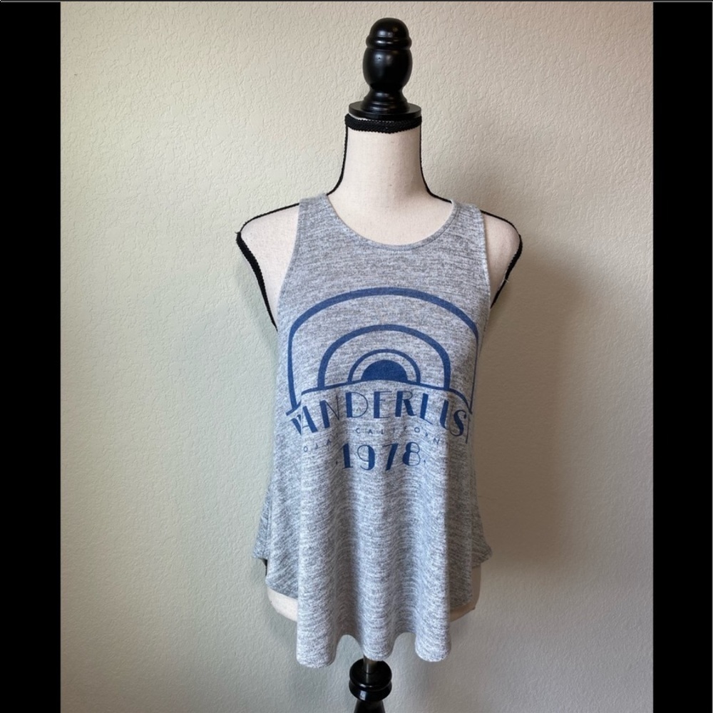 Freeze Wanderlust Tank in Gray Size Medium
